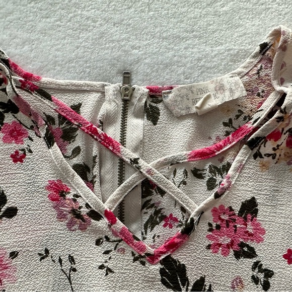 Pink Republic Floral Quarter Sleeve - Picture 2 of 2